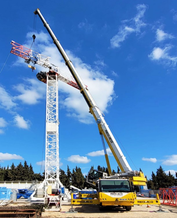 Cette semaine, nous avons eu le plaisir de procéder au montage de la magnifique #Grueatour RAIMONDI MRT 243 sur le parc matériel de notre fidèle partenaire  Ent. NGE.  à Saint-Étienne-du-Grès.