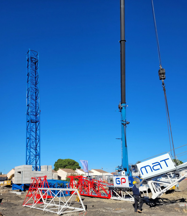 Montage de la #grueàtour🏗 RAIMONDI MRT 234 à Lunel, une commune française située dans l'est du département de l'Hérault.▶️GP MAT Location ▶️Ent.SRB