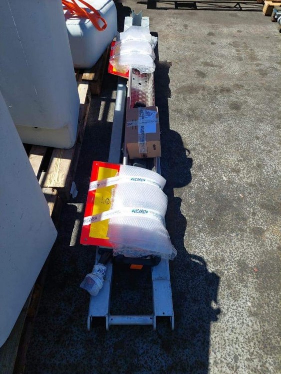 Désassemblée pour le transport en container, la🏗GP MATIC 22 FAST pour l'entreprise M.O.E est arrivée à Papeete après une traversée de 8 semaines ! 👍👏