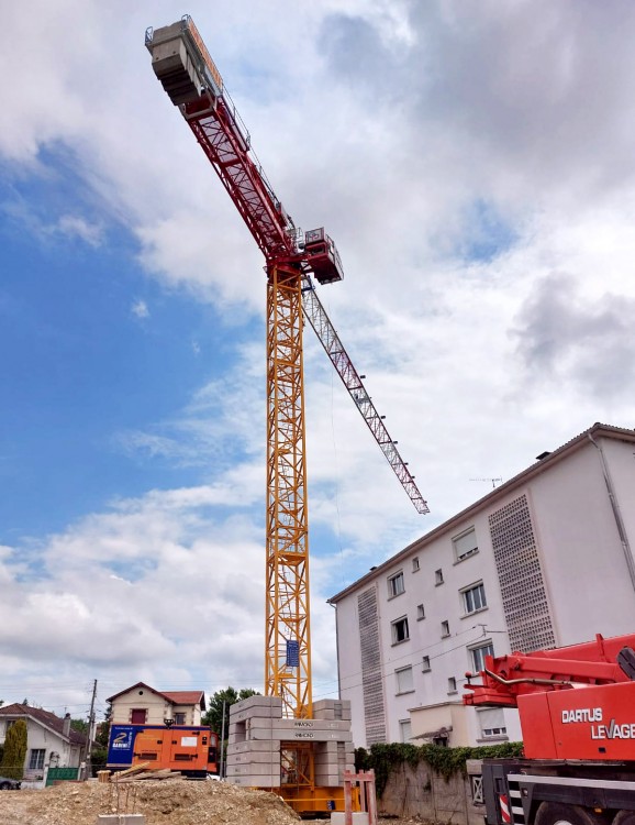 Agen 👉Montage terminé pour la belle 🏗RAIMONDI MRT 213 !