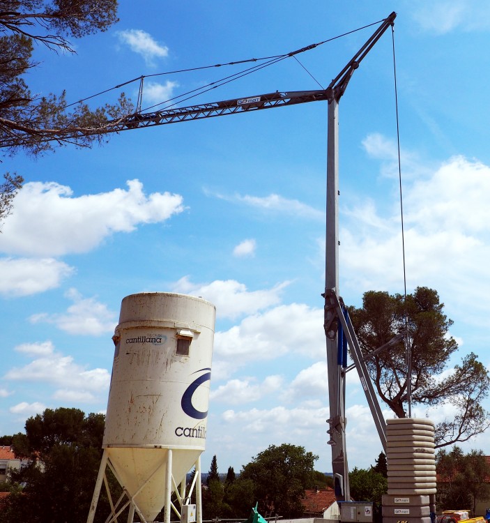 🏗GP Matic 40S👈 Une grue à montage rapide et automatique qui s'adresse plutôt aux entreprises de maçonnerie spécialisées en gros œuvre. 👈