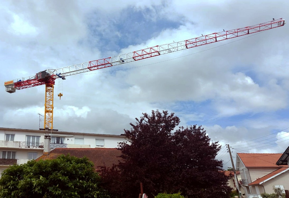 Agen 👉Montage terminé pour la belle 🏗RAIMONDI MRT 213 !