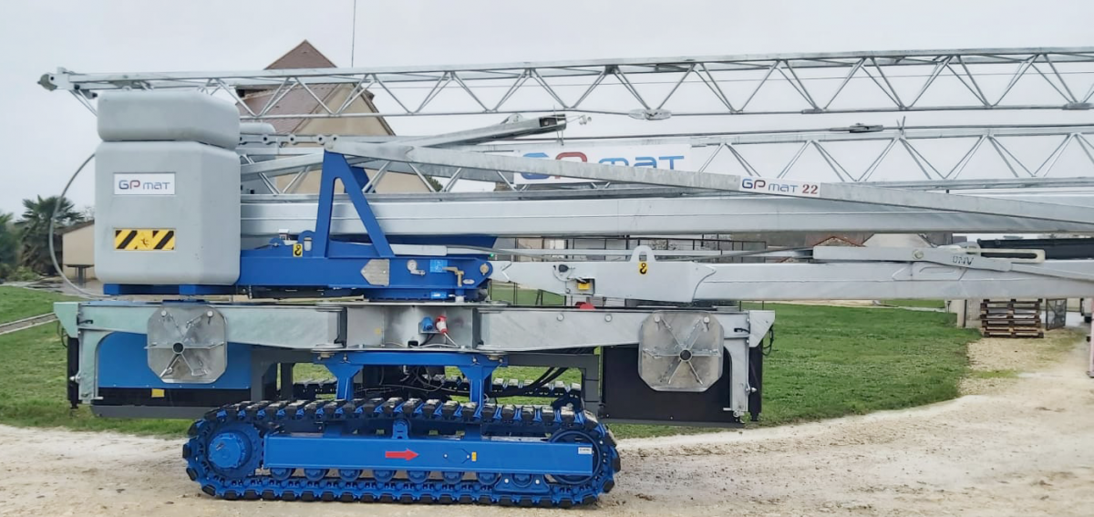 Encore une belle livraison !👌🎅Sous un ciel de saison ..🌧☁️☁️  Une 🏗GP MATIC 22 Chenilles fièrement érigée !dans une commune française située dans le département de l'Indre, en région Centre-Val de Loire.👈