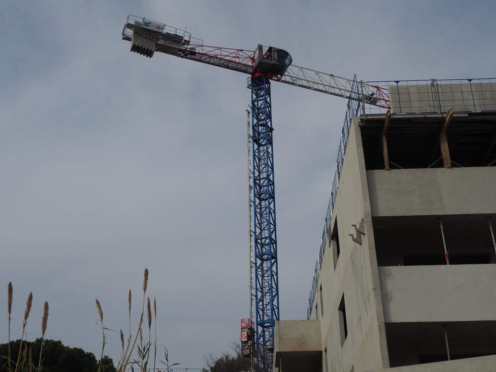 🏗 RAIMONDI MRT 159 équipée de son monte grutier SL20TC.