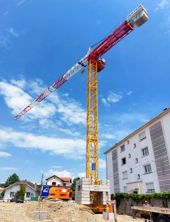 Agen 👉Montage terminé pour la belle 🏗RAIMONDI MRT 213 !