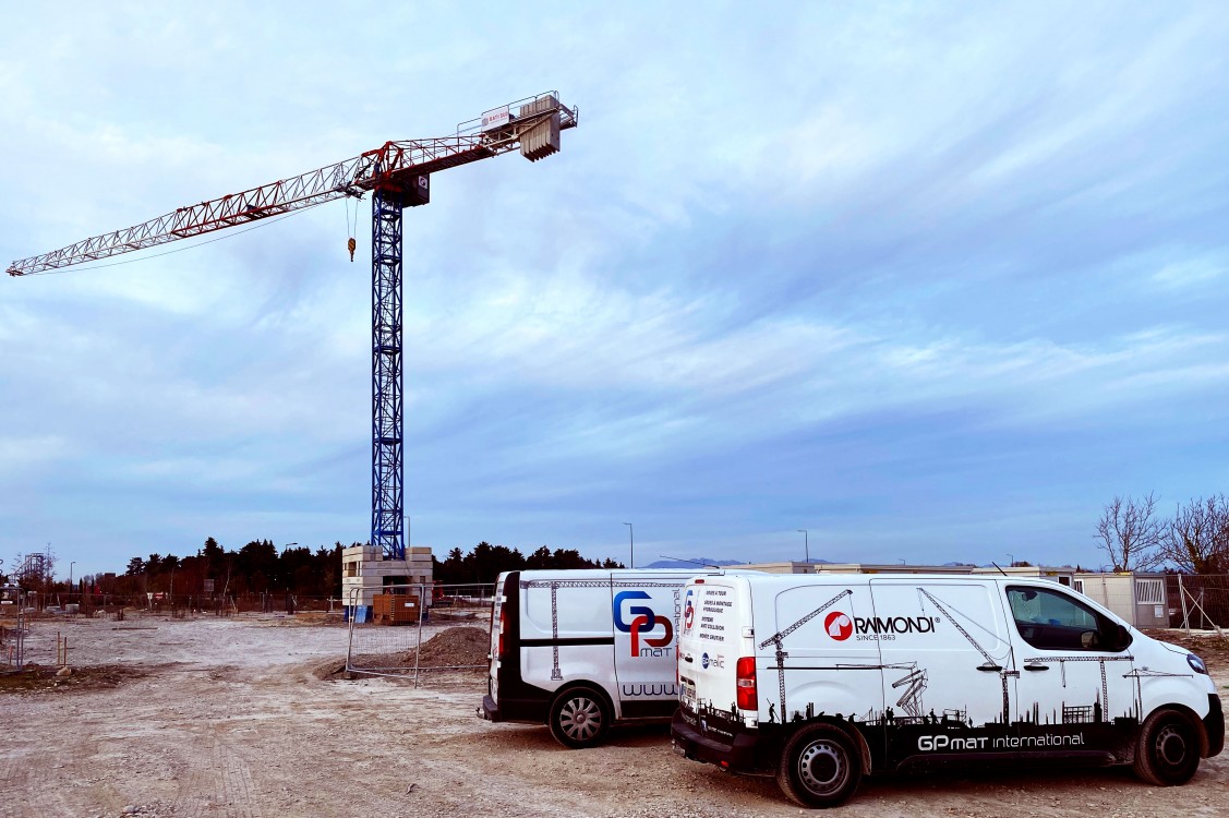 Une belle 🏗RAIMONDI MRT 152 proche d'un parc à thèmes français situé dans le Vaucluse 🤔😉 