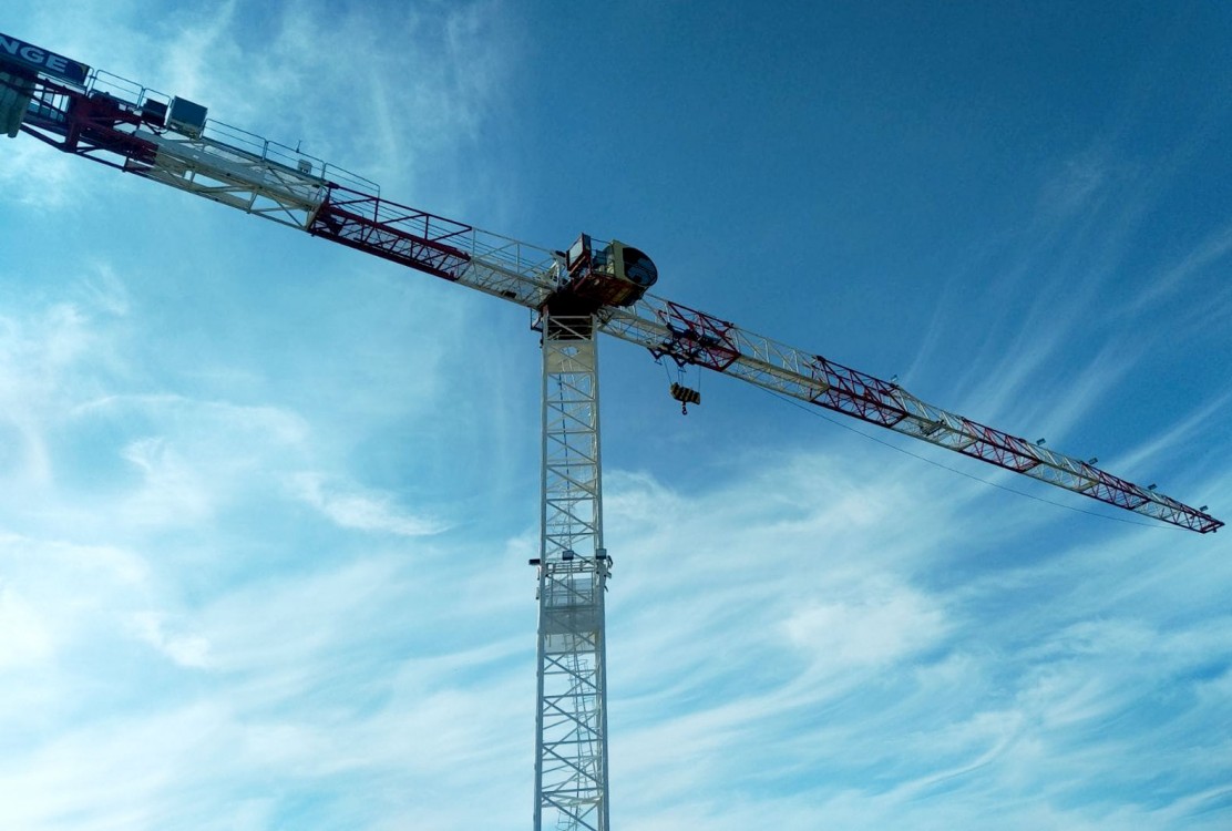 Cette semaine, nous avons eu le plaisir de procéder au montage de la magnifique #Grueatour RAIMONDI MRT 243 sur le parc matériel de notre fidèle partenaire  Ent. NGE.  à Saint-Étienne-du-Grès.