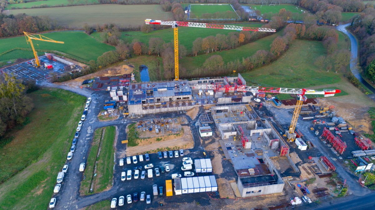 RAIMONDI MRT 294 de notre partenaire?? SLMT mise à disposition à la société CIMEO Construction pour la réalisation du collège Hillion.