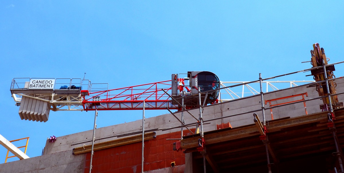 ✅Actuellement en tournée sur les chantiers, immortalisant nos imposantes  🏗 Grues à tour RAIMONDI qui façonnent notre paysage urbain👍