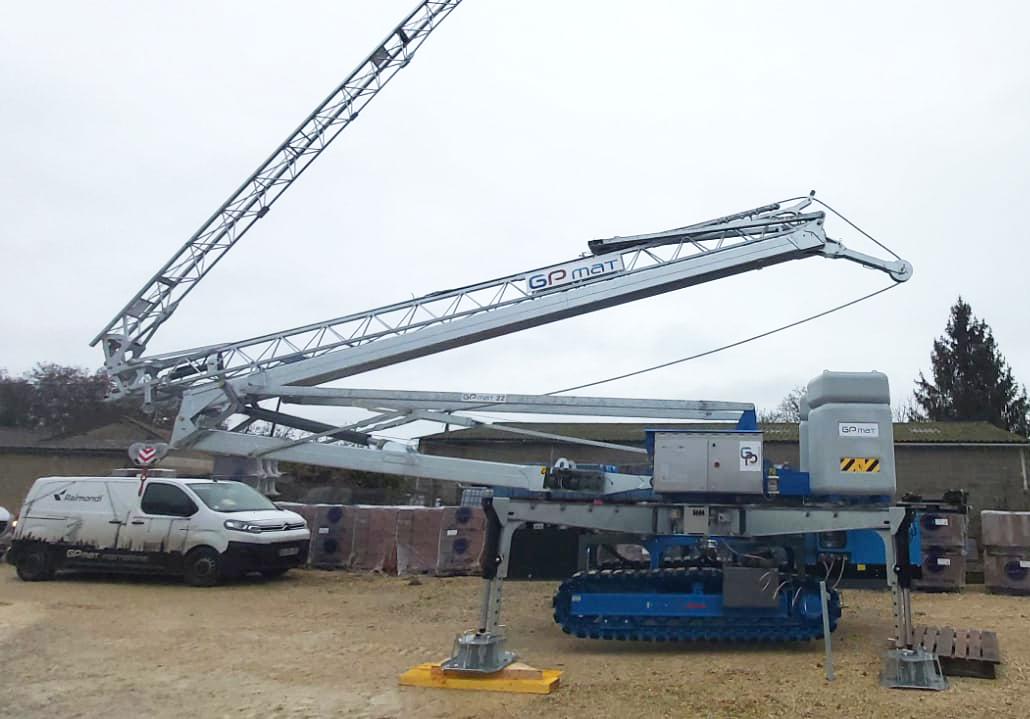 Encore une belle livraison !👌🎅Sous un ciel de saison ..🌧☁️☁️  Une 🏗GP MATIC 22 Chenilles fièrement érigée !dans une commune française située dans le département de l'Indre, en région Centre-Val de Loire.👈