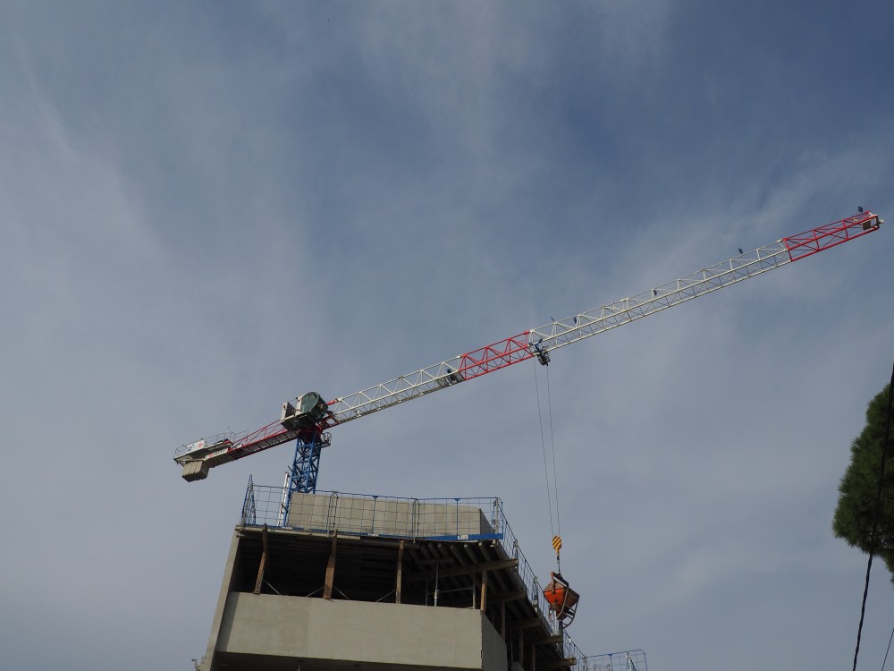 🏗 RAIMONDI MRT 159 équipée de son monte grutier SL20TC.