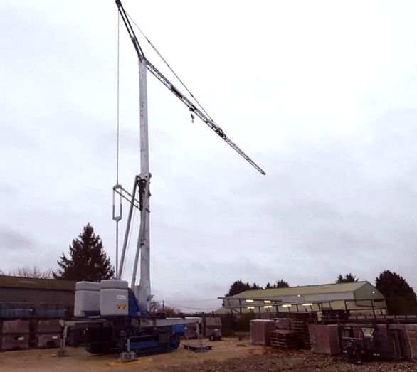 Encore une belle livraison !👌🎅Sous un ciel de saison ..🌧☁️☁️  Une 🏗GP MATIC 22 Chenilles fièrement érigée !dans une commune française située dans le département de l'Indre, en région Centre-Val de Loire.👈