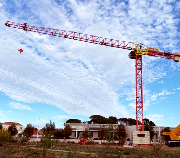 Une belle #grueàtour 🏗RAIMONDI MRT 180 aux couleurs catalanes 🟥🟨😜➡Notre fidèle partenaire DURAND et Fils 👌